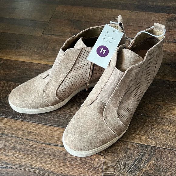 🆕 A New Day Wedge Sneakers - Picture 1 of 5